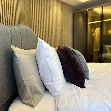 Modern Brand New With Pool & Cleopatra *