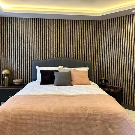 Modern Brand New With Pool & Cleopatra